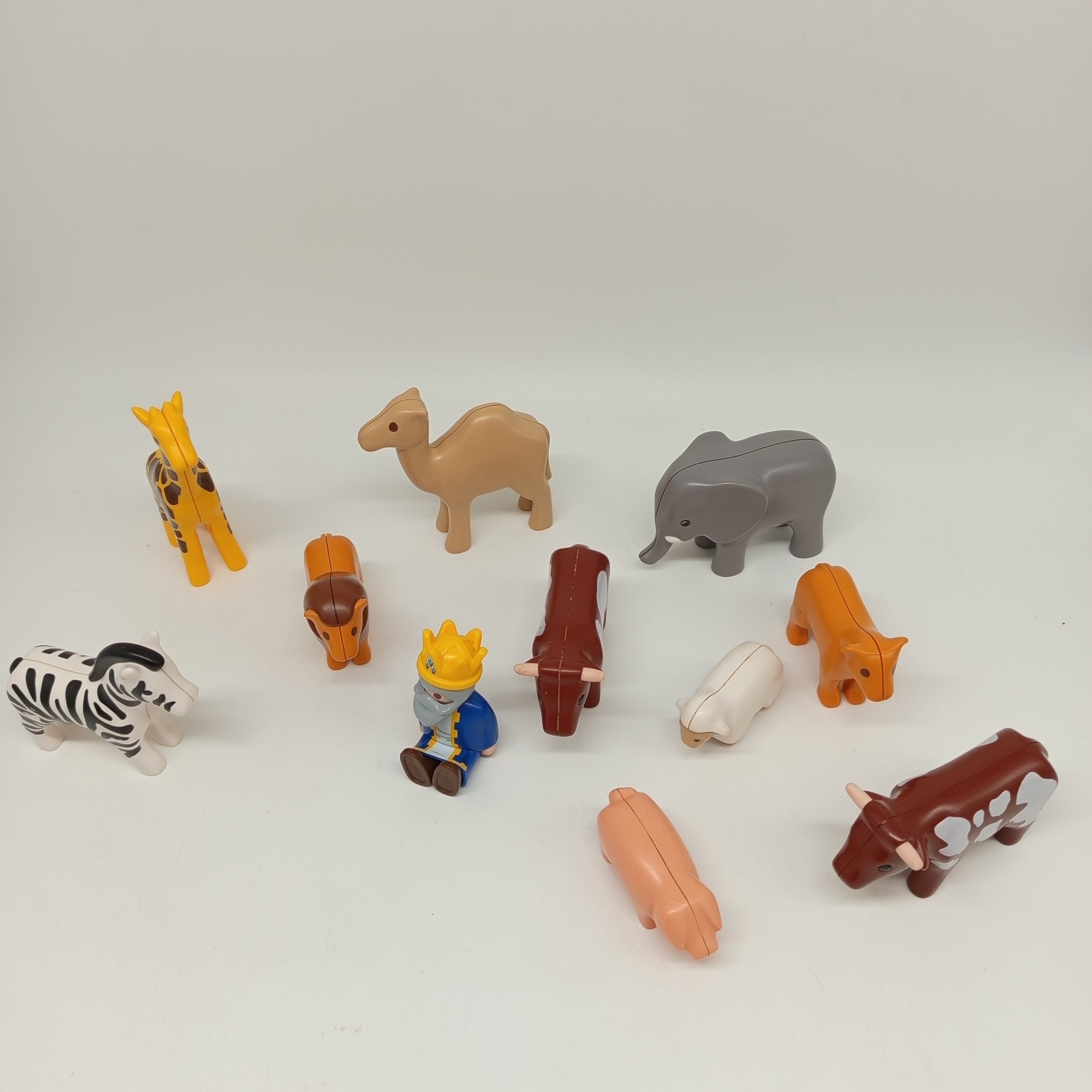 Playmobil Junior Figuren-Set von 11 – Tiere & König, Rollenspiel Spielzeug